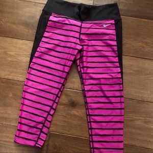 Women’s Nike 7/8 Leggings Size Small